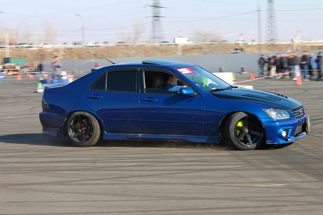 与曼联一贯 与曼联一贯